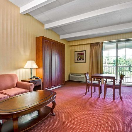 Homespring Inn & Studios - Hartford South - Rocky Hill Buitenkant foto