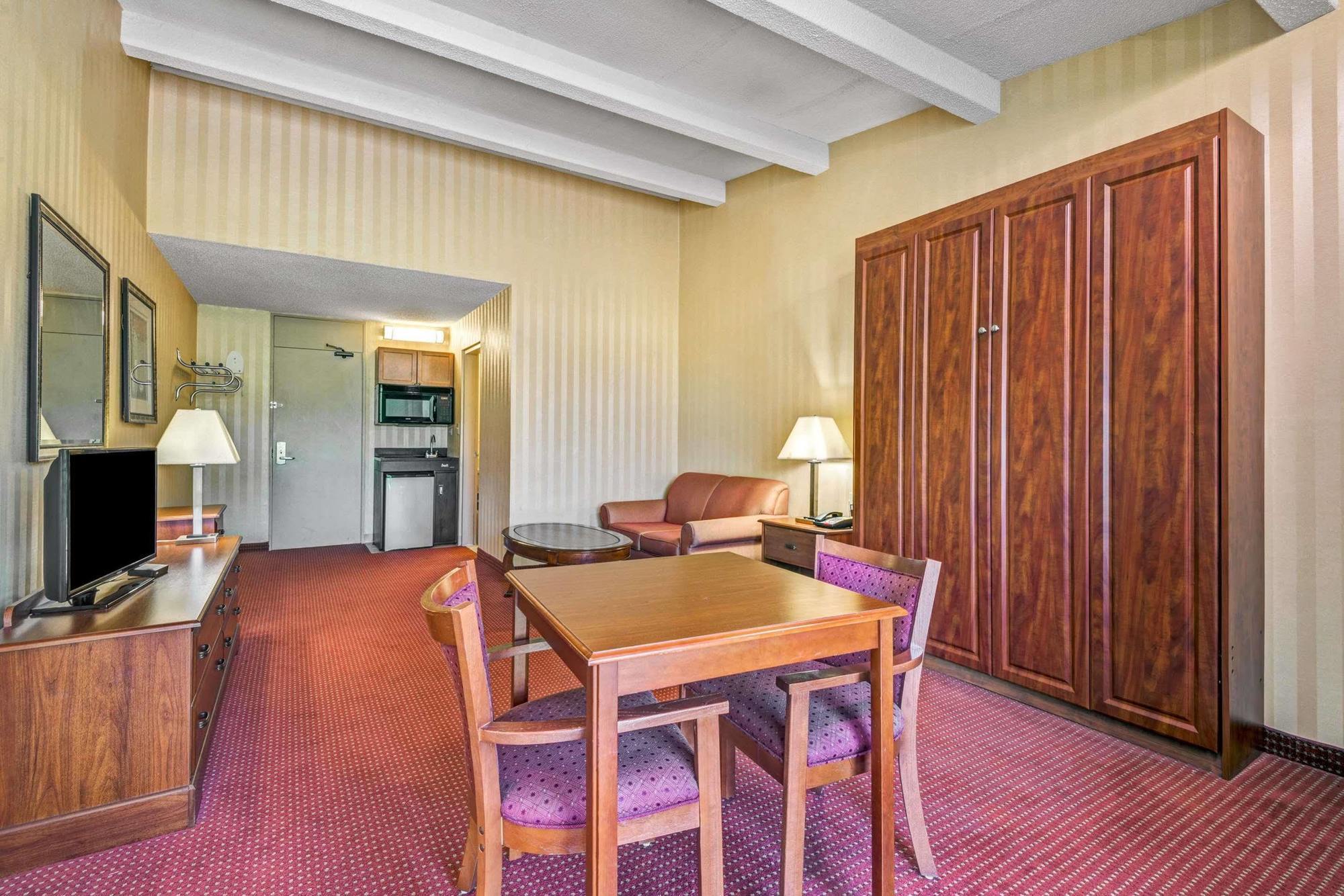 Homespring Inn & Studios - Hartford South - Rocky Hill Buitenkant foto